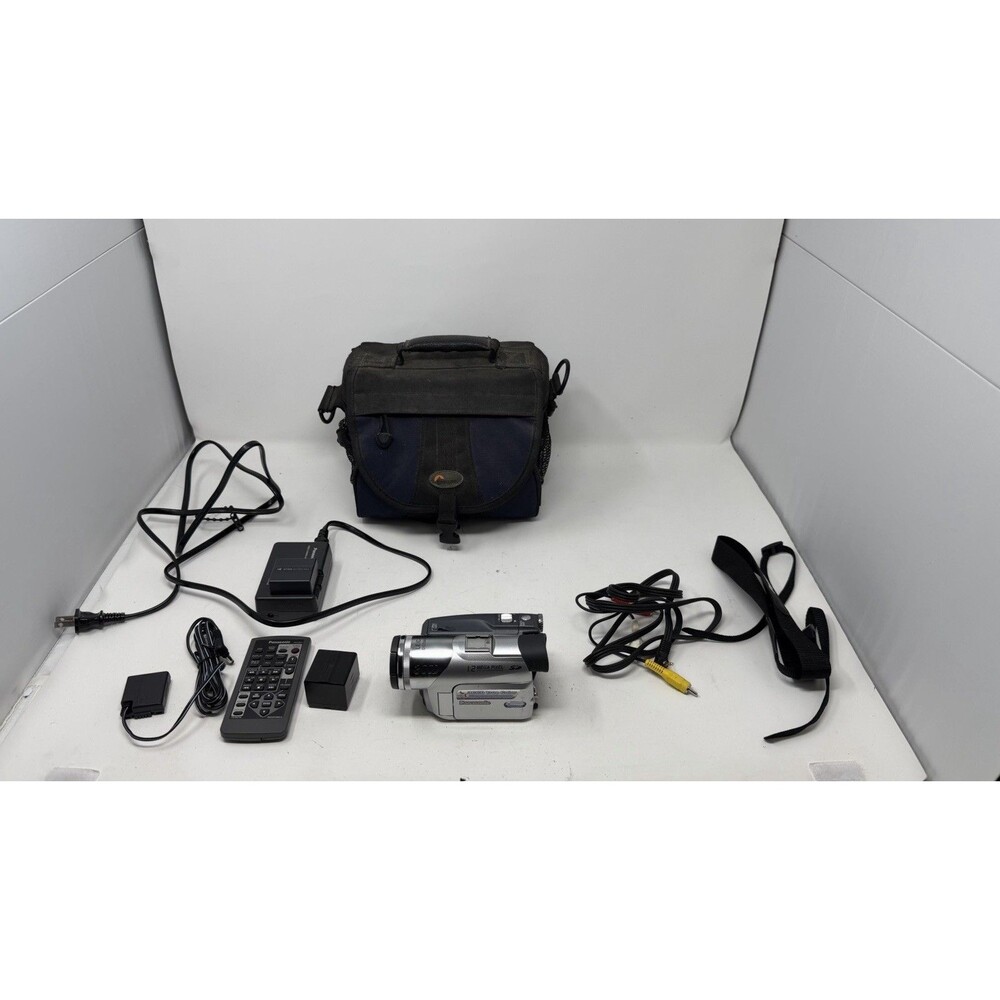 Panasonic PV-GS120 3CCD Mini DV Camcorder w/ Charger, Battery,cords And Bag